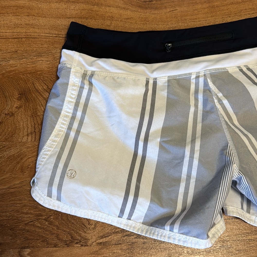 Excellent Lululemon Athletica Tracker Shorts. 8 - Picture 4 of 11